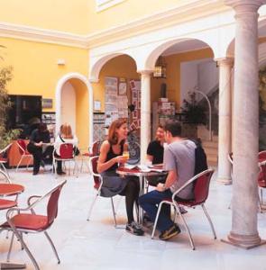 Students+in+school+courtyard